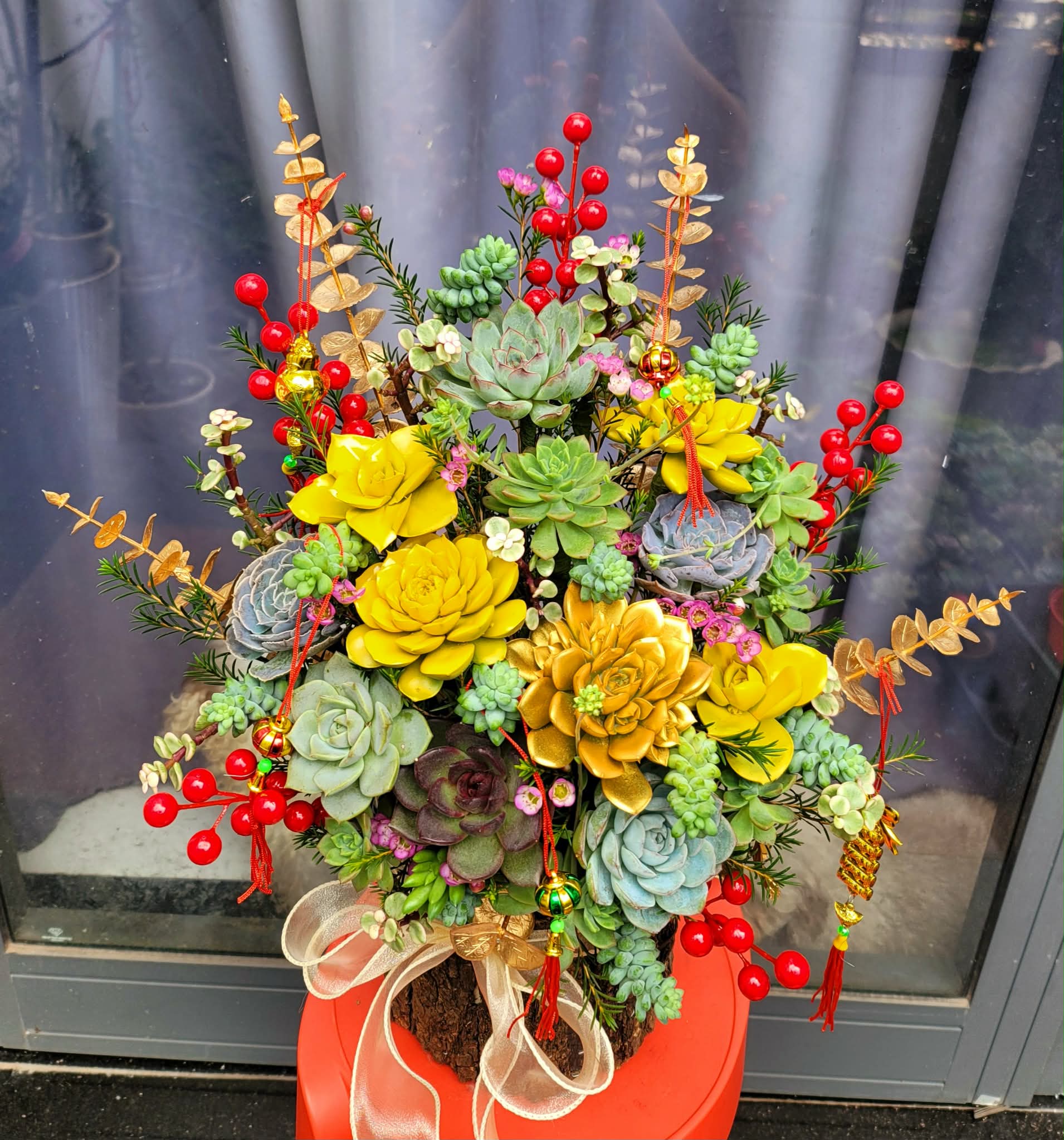 Giỏ hoa sen đá Tết