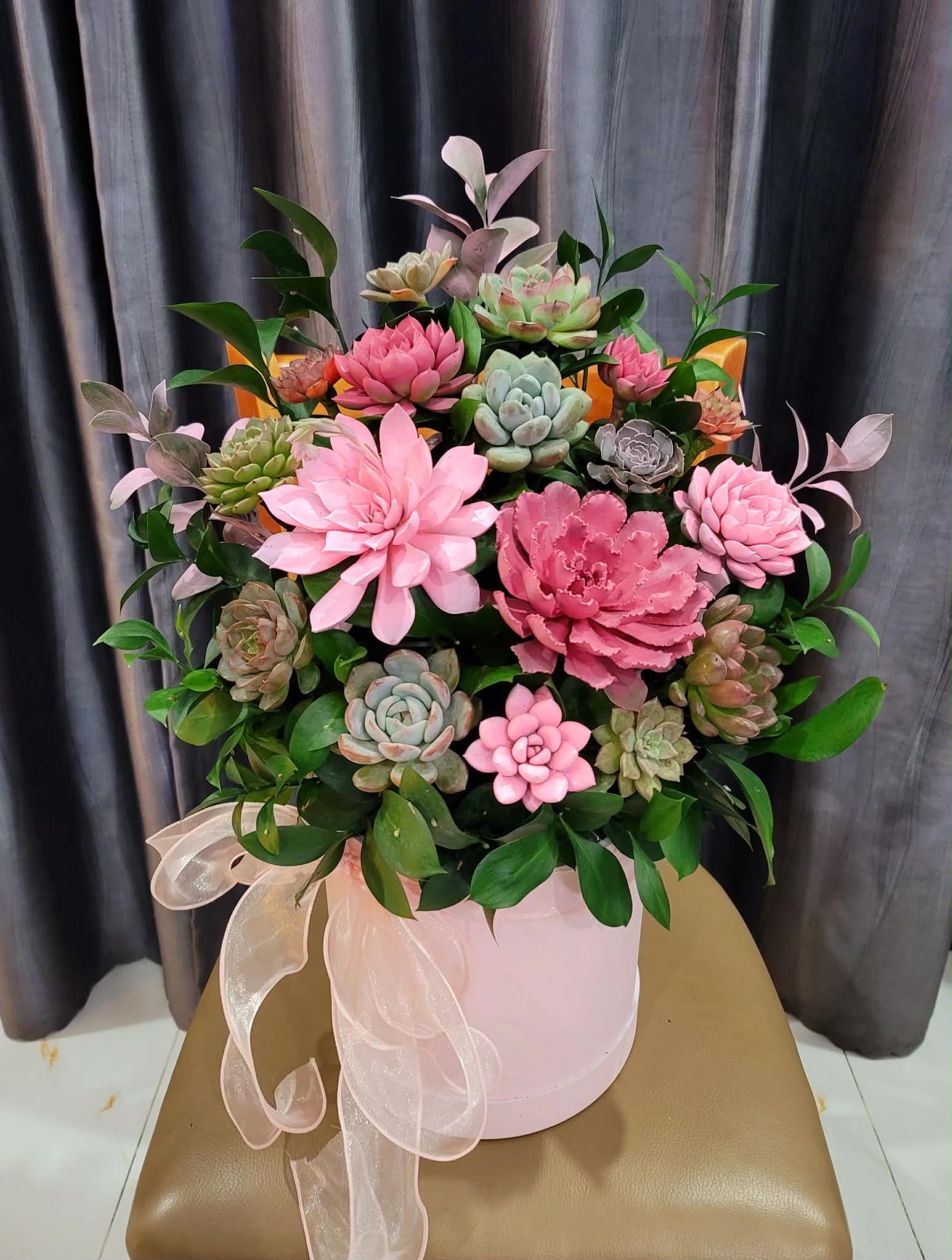 Giỏ hoa sen đá dáng trụ