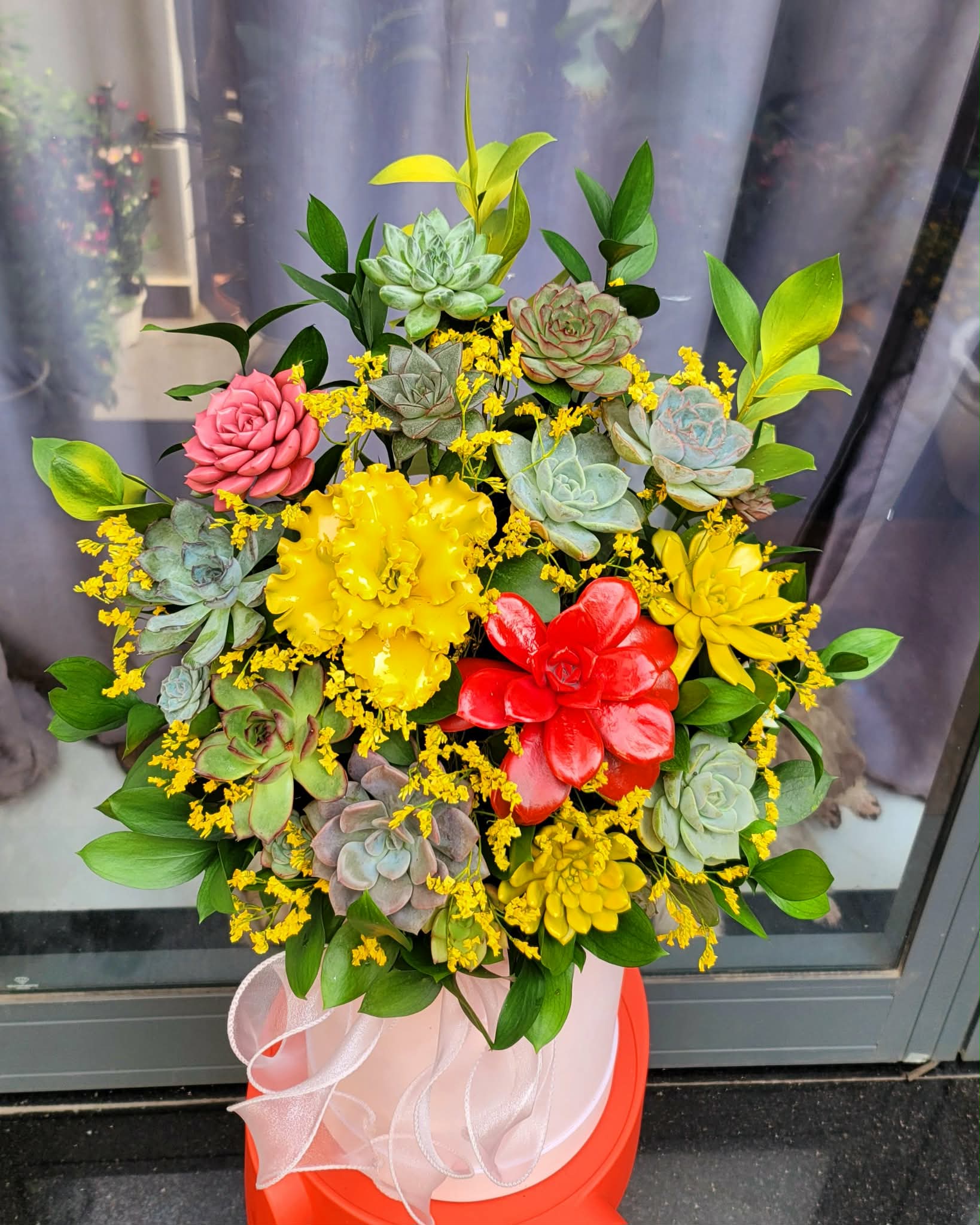 Giỏ hoa sen đá dáng trụ